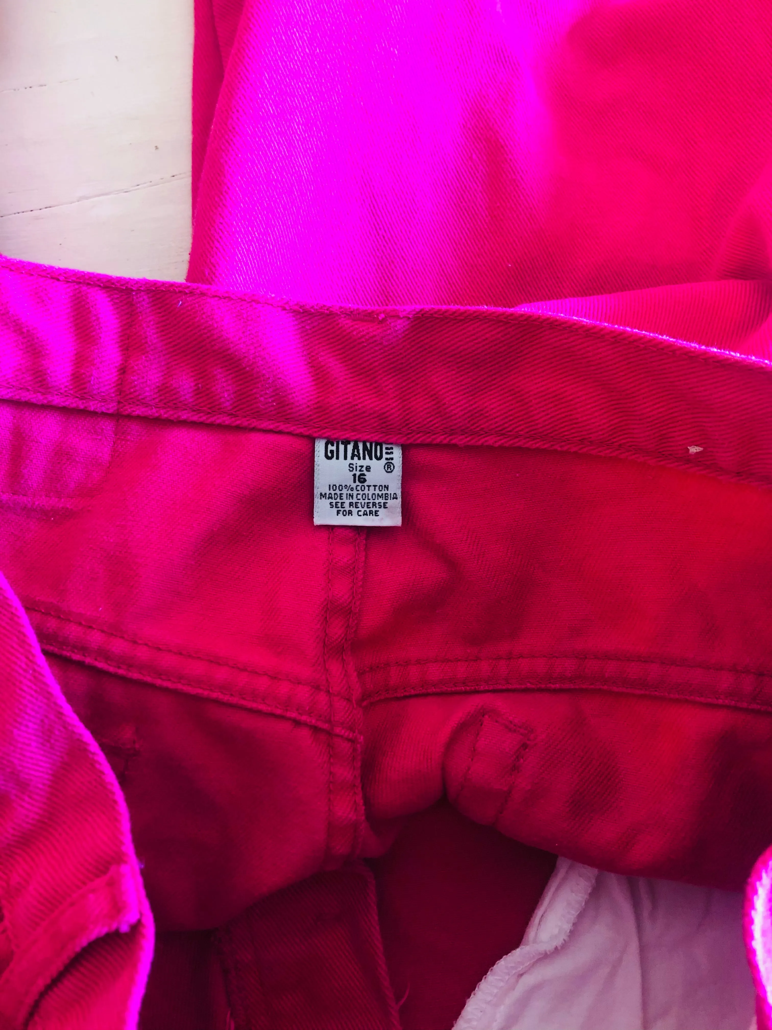 80'S VINTAGE GITANO HOT PINK MOM JEANS // WAIST SIZE 30