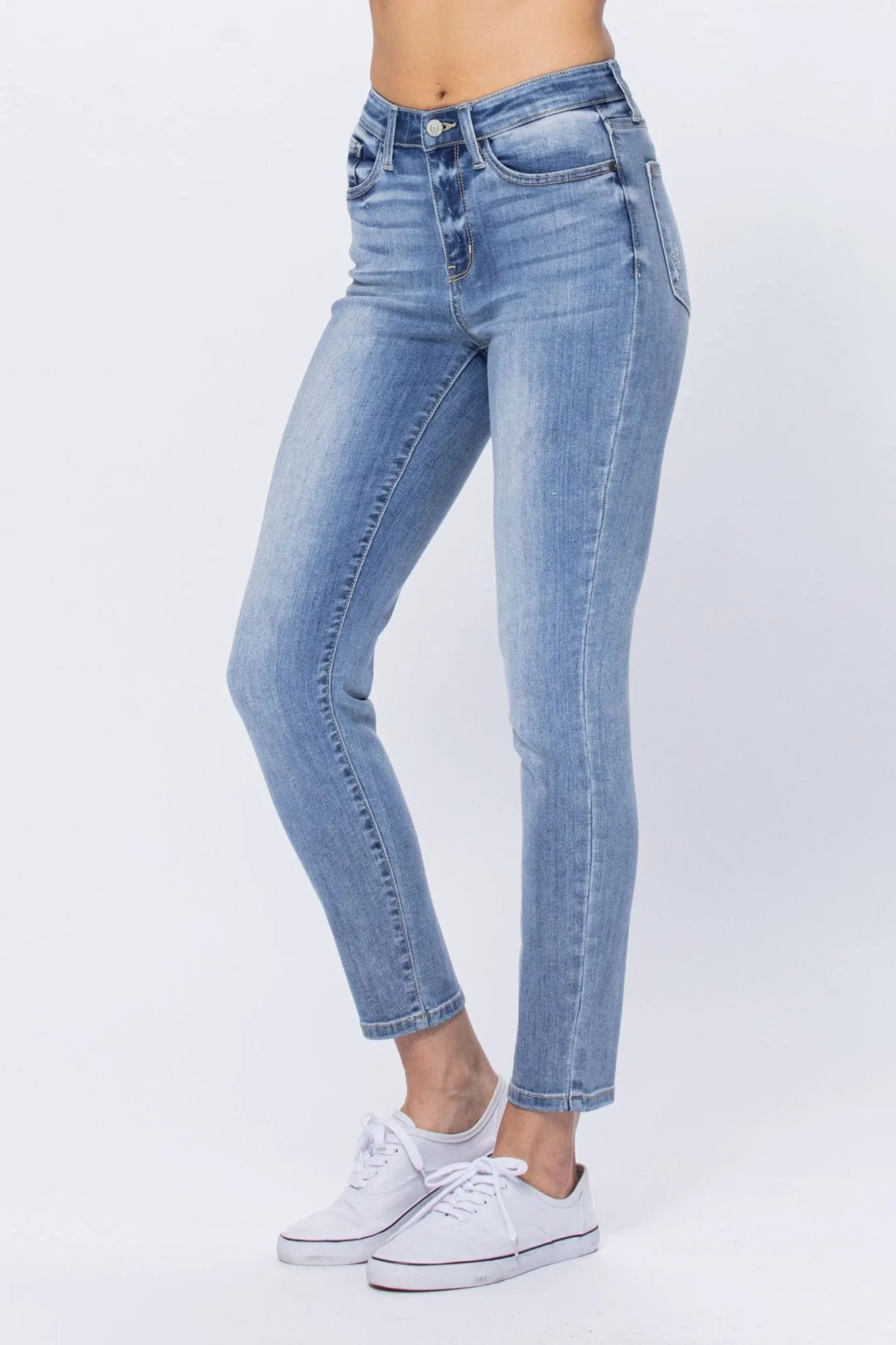 Judy Blue Monroe Relaxed Fit Light Wash Jeans